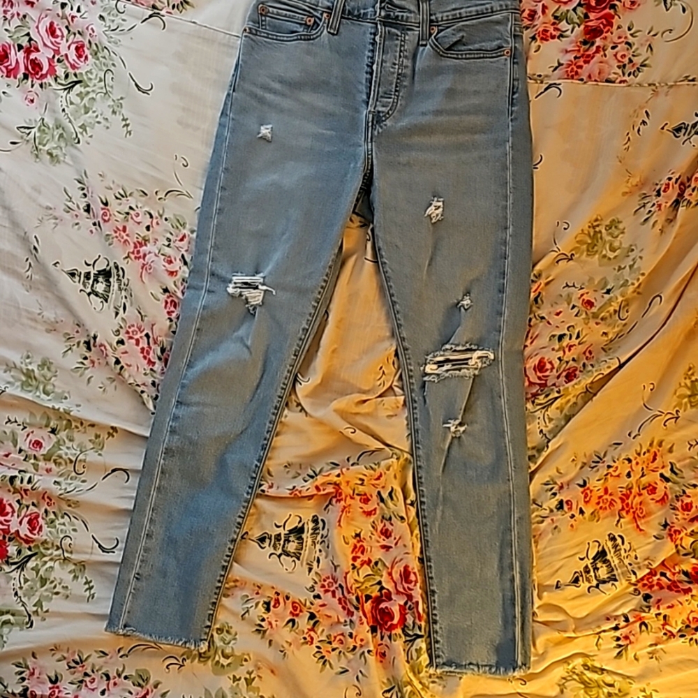 Women's Levi, distressed skinny jean with button fly